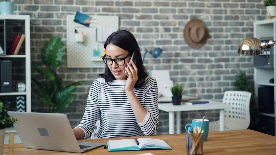 entrepreneure qui souhaite automatiser son business pour gagner du temps